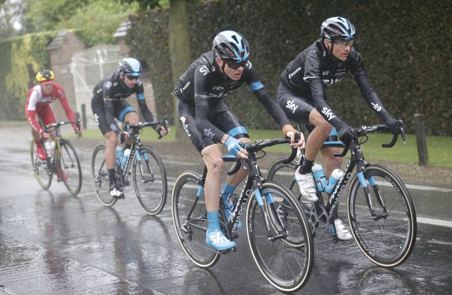 Tour de France, 5a tappa. Le conseguenze delle cadute sul corpo di Chris Froome, 29 anni, leader del Team Sky (Reuters)
